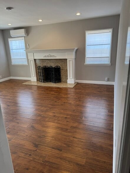 HARDWOOD FLOORINg - 6247 Oak Crest Way