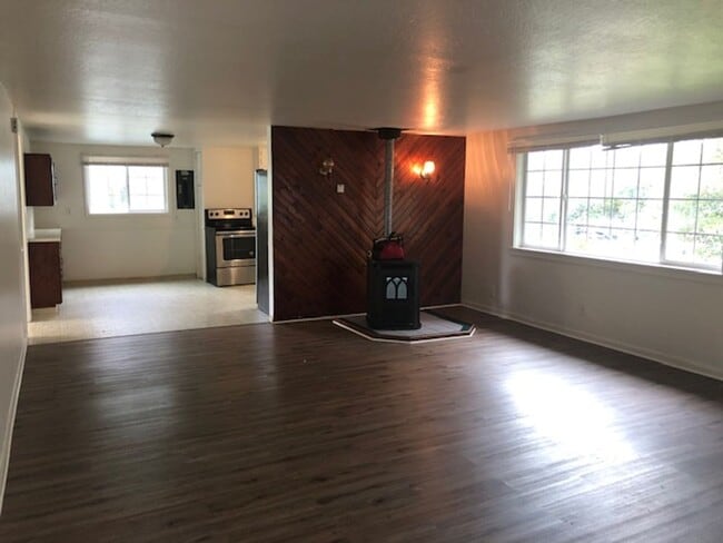 Building Photo - 3-bedroom 1 bath House