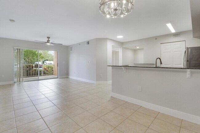 Building Photo - 171 SW Palm Dr