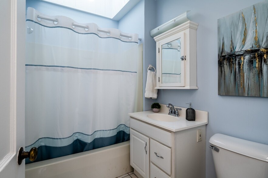 Building Photo - 511 Donna Dr