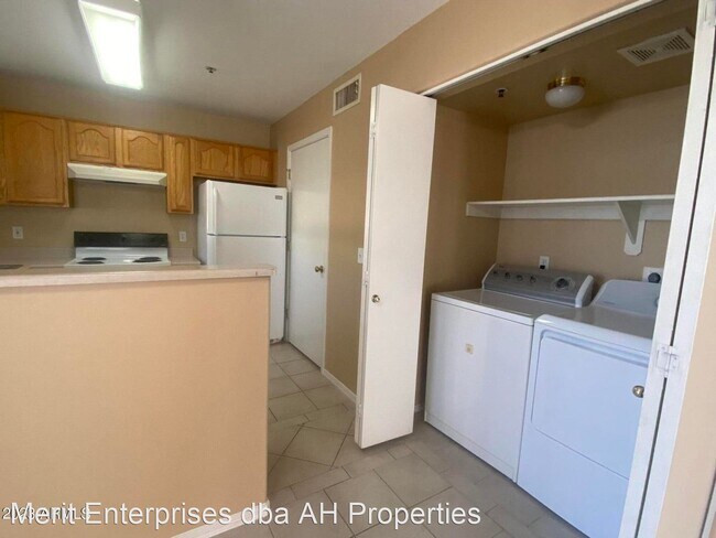 Building Photo - 2 br, 2.5 bath House - 510 N ALMA SCHOOL R...