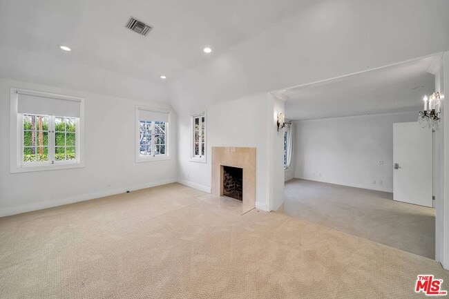 Building Photo - 618 N Rodeo Dr