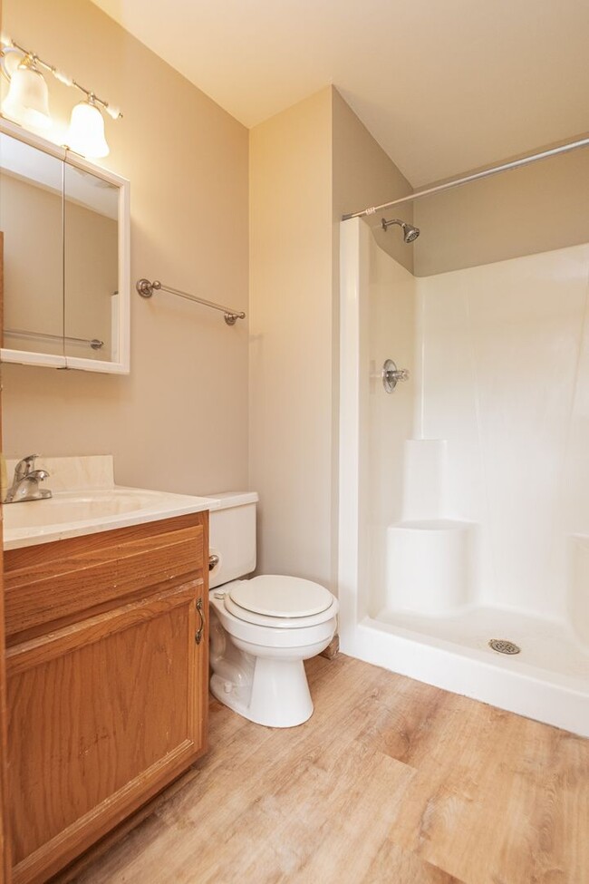 Building Photo - 3 bedroom / 2.5 bathroom Townhome for Rent...