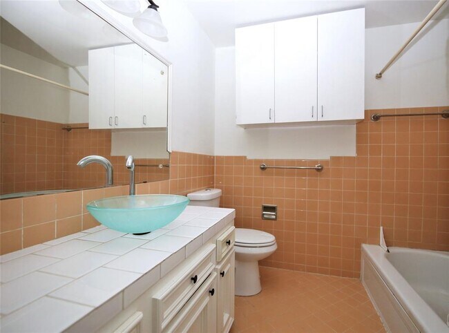 Building Photo - 5614 Fontenelle Dr