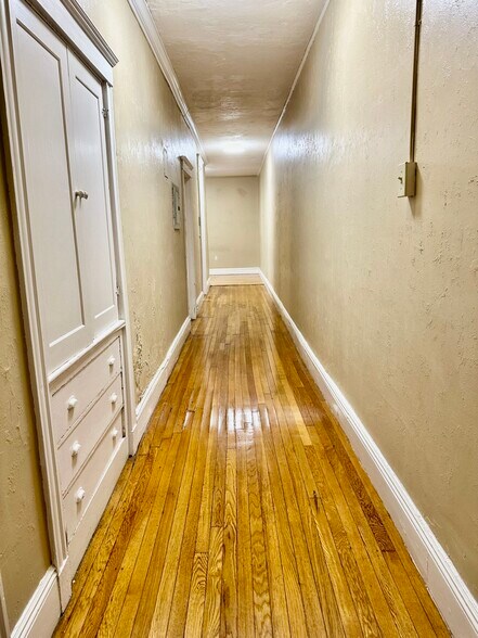 Primary Photo - 74 Egmont St