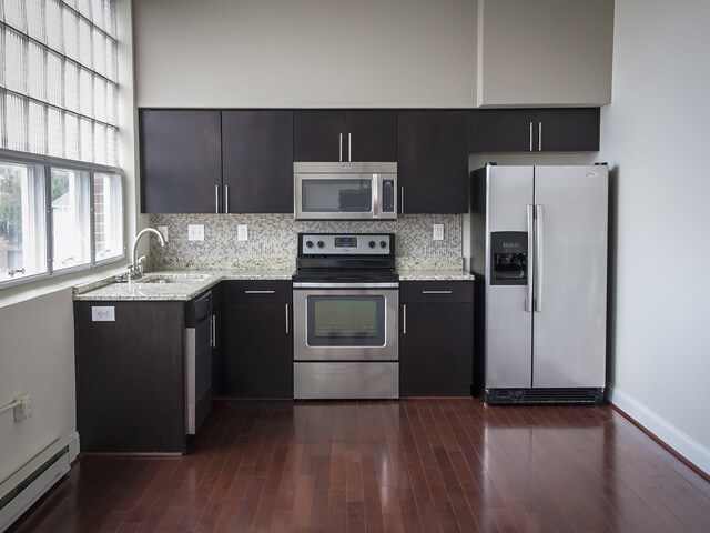 Building Photo - Five17 King