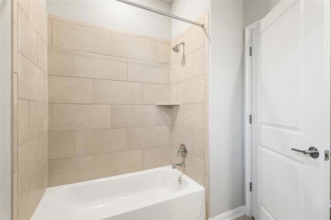 Building Photo - 204 Grn Knl Ln