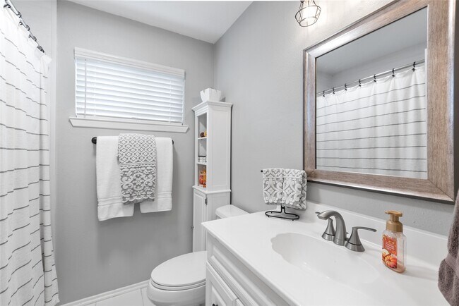 Building Photo - 105 Sweetgum Dr