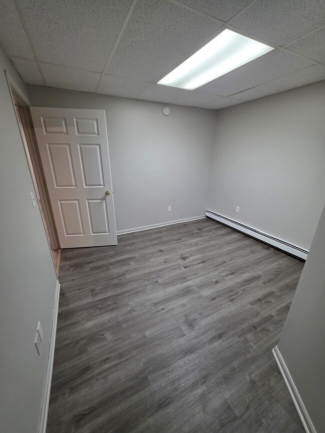 Building Photo - 3349 N Whitehall Rd