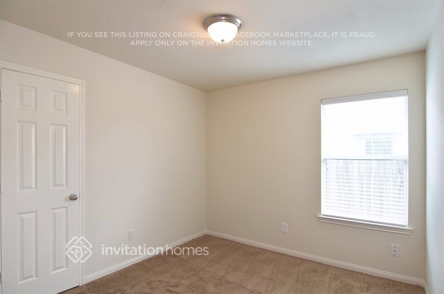 Building Photo - 915 Lancaster Lake Dr