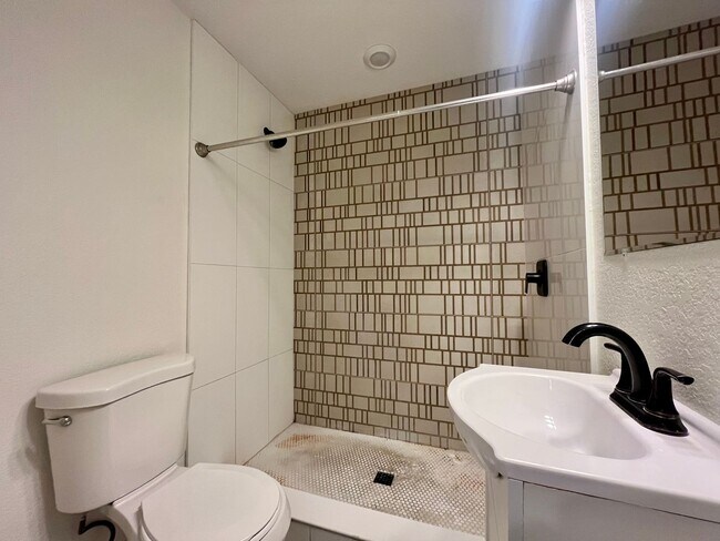 Building Photo - Updated 3/2 in St.Pete