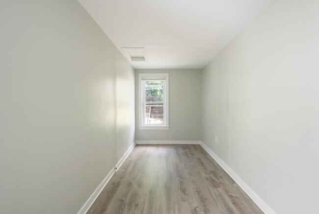 Building Photo - 1327 1st St