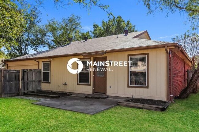 Building Photo - 4 Bedroom Pet-Friendly Home in Arlington, TX with Main Street Renewal