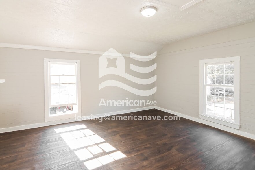 Building Photo - 615 Arthur St