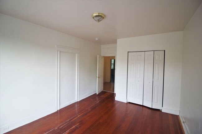 Building Photo - 225 W 29th St