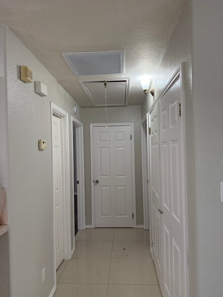 Hallway to bedroom - 2201 Umbel St