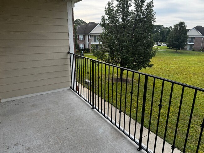 Building Photo - 2 Bedroom 2 Bath Condo