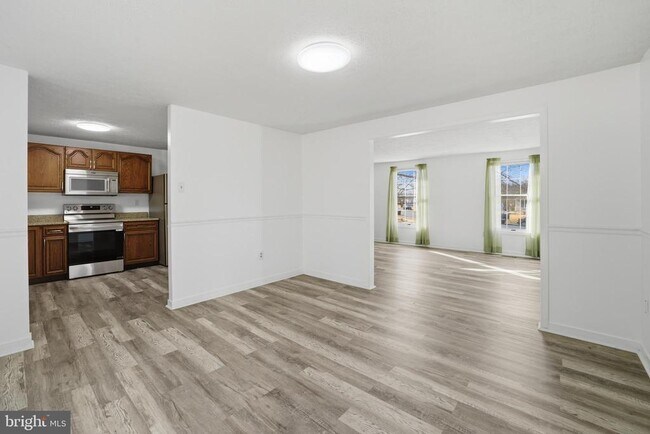 Building Photo - 26 Dover Ln