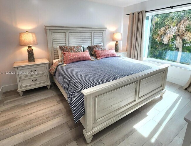 Building Photo - 3320 Gulf of Mexico Dr