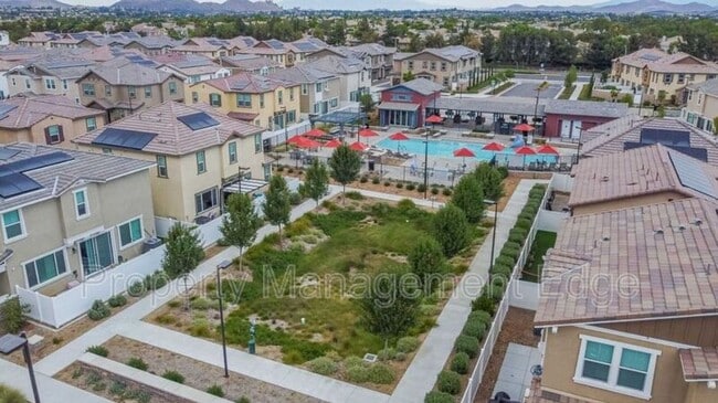 Building Photo - 40709 Melrose Dr