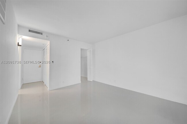 Building Photo - 7601 E Treasure Dr