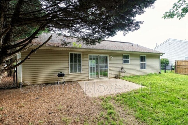 Building Photo - 406 Crescentwood Ct