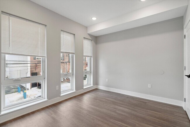 Building Photo - 1618 N Sydenham St