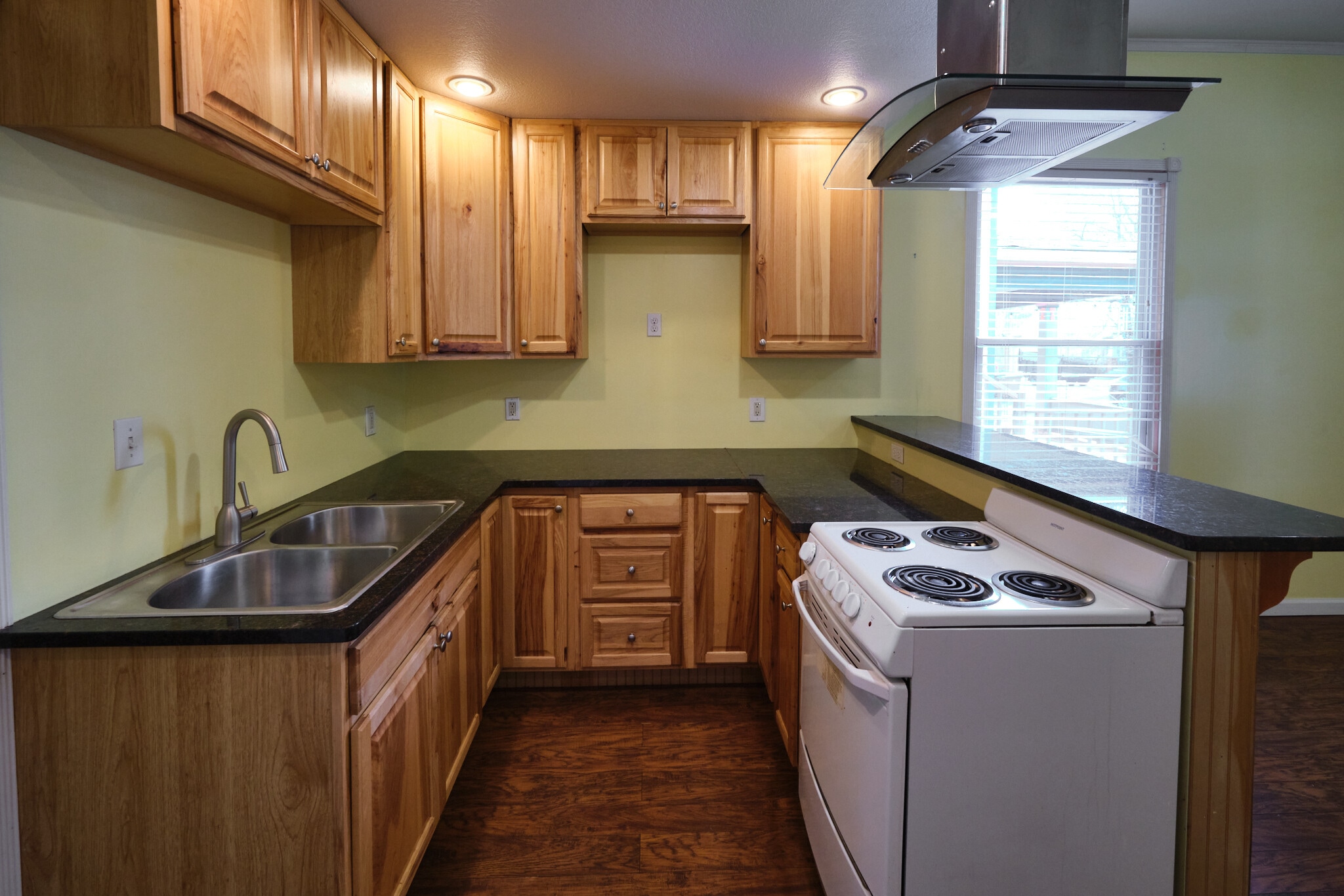 Building Photo - 801 Phillips Ave