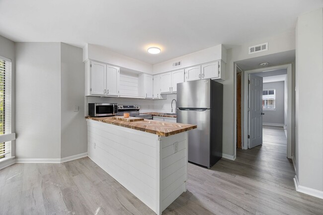Building Photo - Fully Renovated 2BR/2BA Condo for Rent – P...