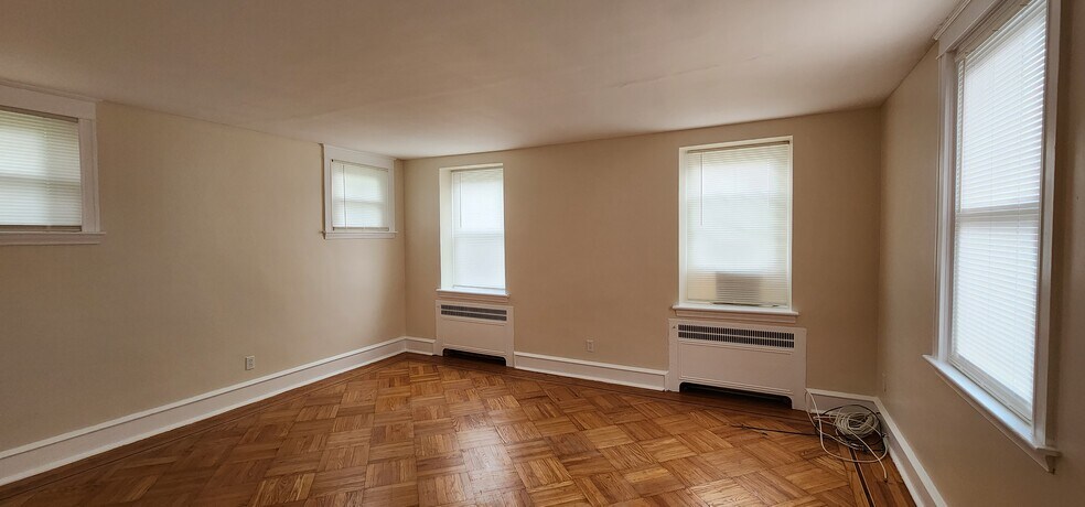 Large Living Room - 6142 North 8th Street