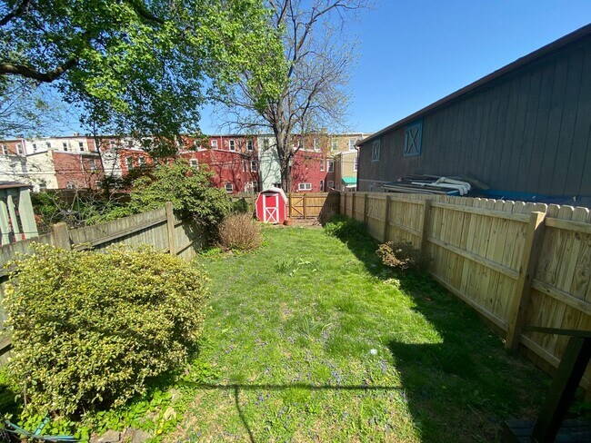 Building Photo - Charming 2 BR / 1.5 Townhome in Lancaster City Coming Soon