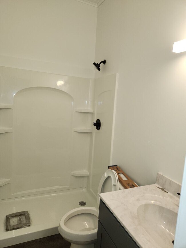 Building Photo - Blackstone-Convenient to Fort Pickett-Loft Apartment