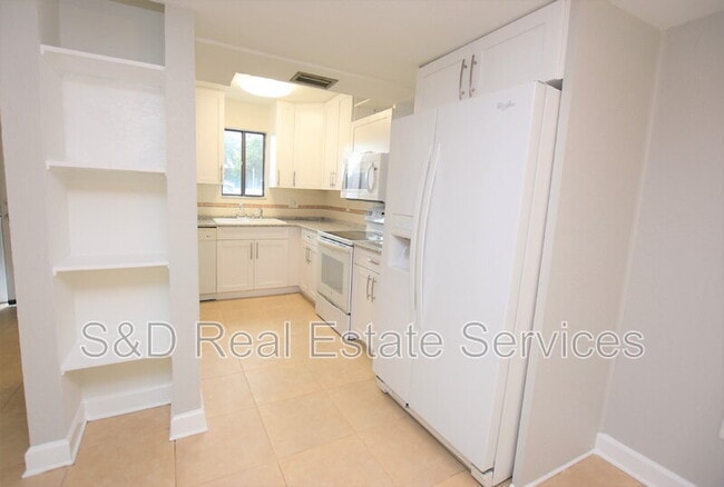 Building Photo - 1836 N Crystal Lake Dr