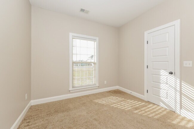 Building Photo - 1703 Drayton Dr