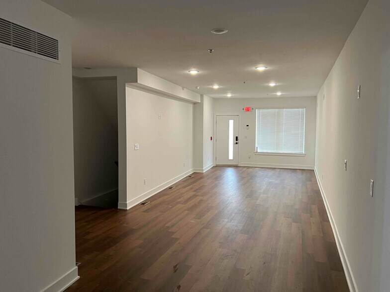 Building Photo - 2554 Frankford Ave