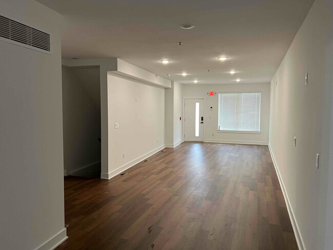 Building Photo - 2554 Frankford Ave