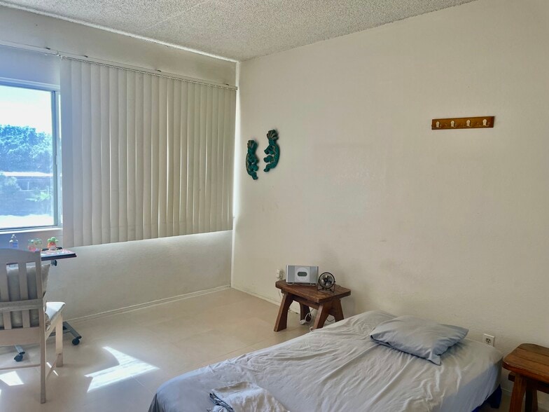 Room 2 - 351 E Thomas Rd