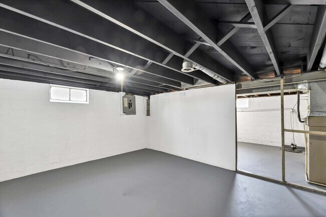 Building Photo - 337 Glendola Ave NW