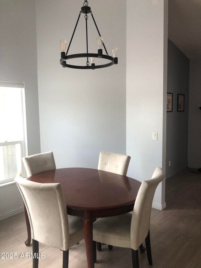 Building Photo - 303 W Fellars Dr