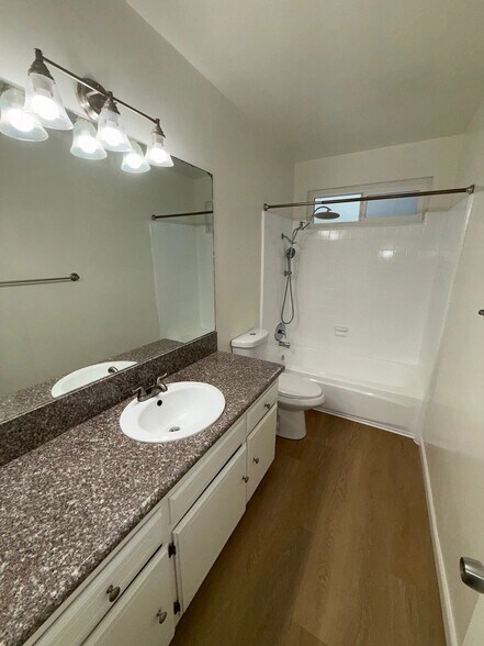 Building Photo - 10776 Rose Ave