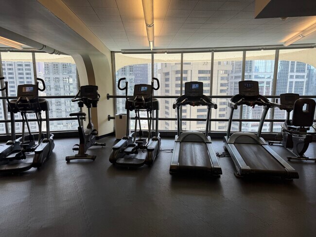 Building Photo - 300 N State St