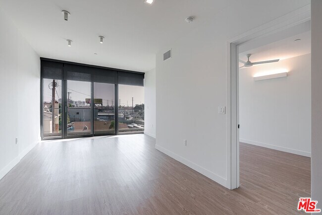 Building Photo - 3688 Overland Ave