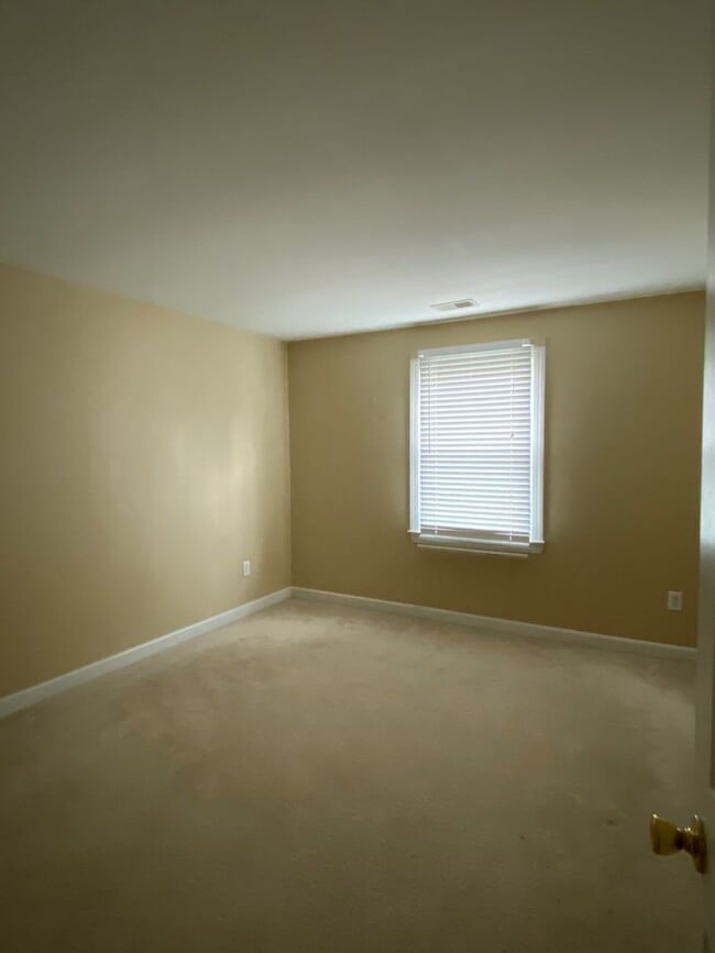 Building Photo - Orchard Farms, 4 Bedroom 2.5 Bath
