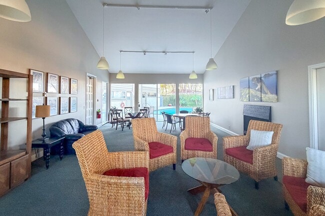 Building Photo - 717 Ocean View Dr