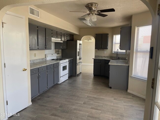 Building Photo - 705 Springfire Dr