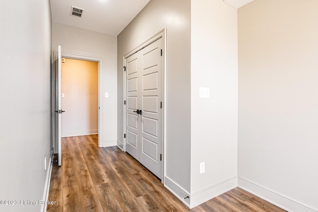 Building Photo - 10506 Meeting St