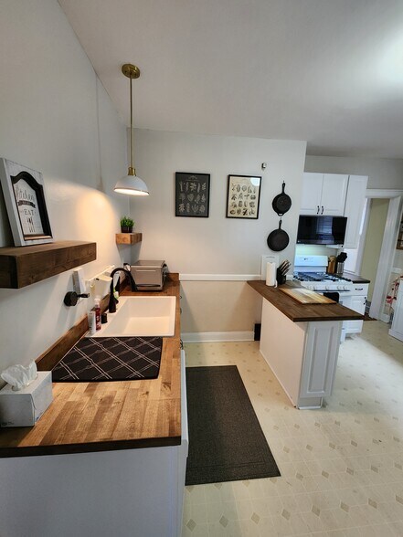 Building Photo - 2223 S Winchester St