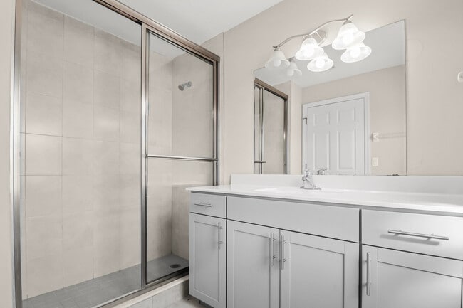 Building Photo - 2625 Heathcote Dr