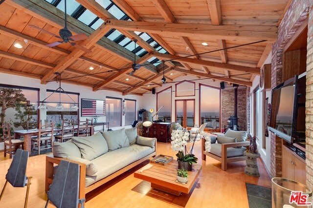 Building Photo - 3916 Rambla Orienta