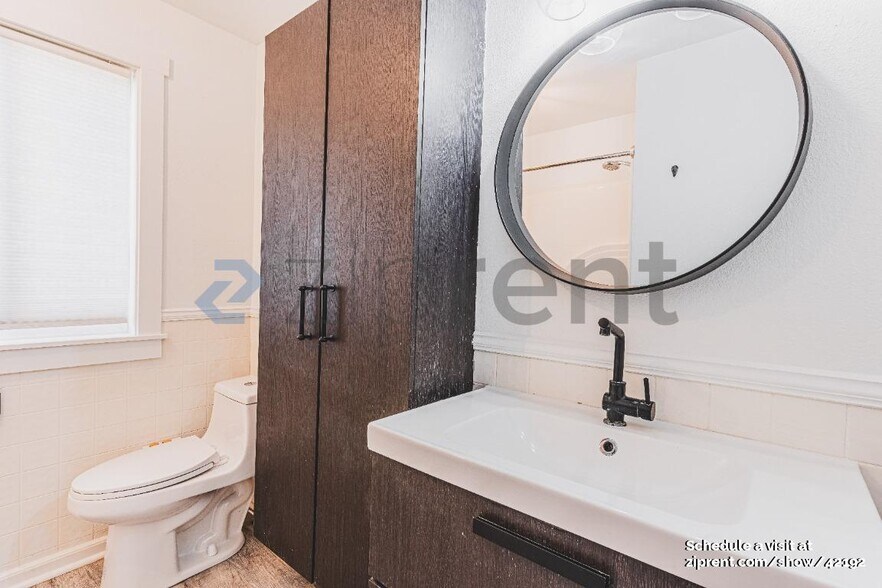Building Photo - 4915 NE 78th Ave